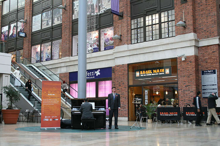 2007年11月2日星期五--10月29日星期一在利兹举办的”城市歌剧”活动，这是为了庆祝利兹市建立800周年。