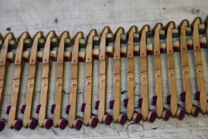 更换击弦机 Replacing the leathers